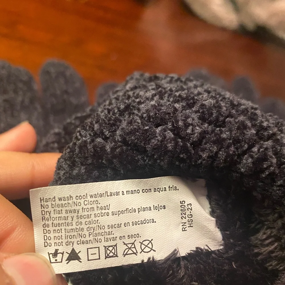 NWT Isotoner Women’s Signature Chenille Gloves with Ultra‎ Plush Fleece Lining - Picture 3 of 5